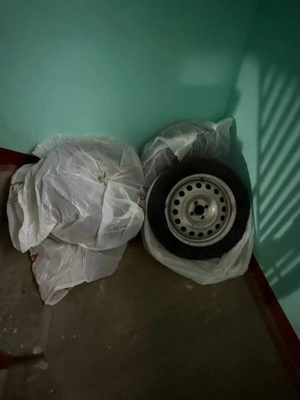 Зимние колеса R16 с дисками Nordman 5 - Шины и диски (Запчасти) в Казань