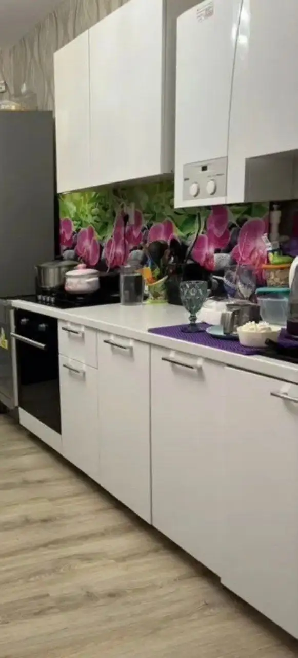 Кухонный гарнитур б/у 3 года с мойкой - Кухонная мебель (Для дома и дачи) в Казань