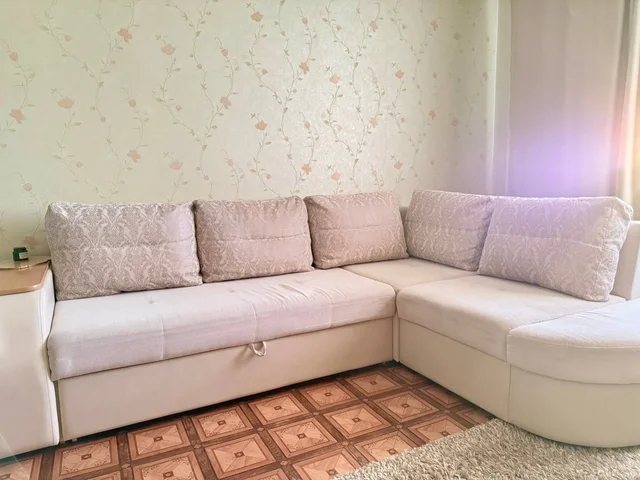 Продажа бежевого раскладного дивана - Барахолка в Казань