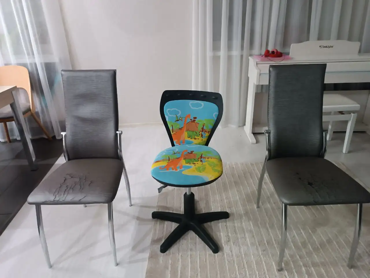 Продаются кухонные и детский стулья - Мебель (Барахолка) в Казань