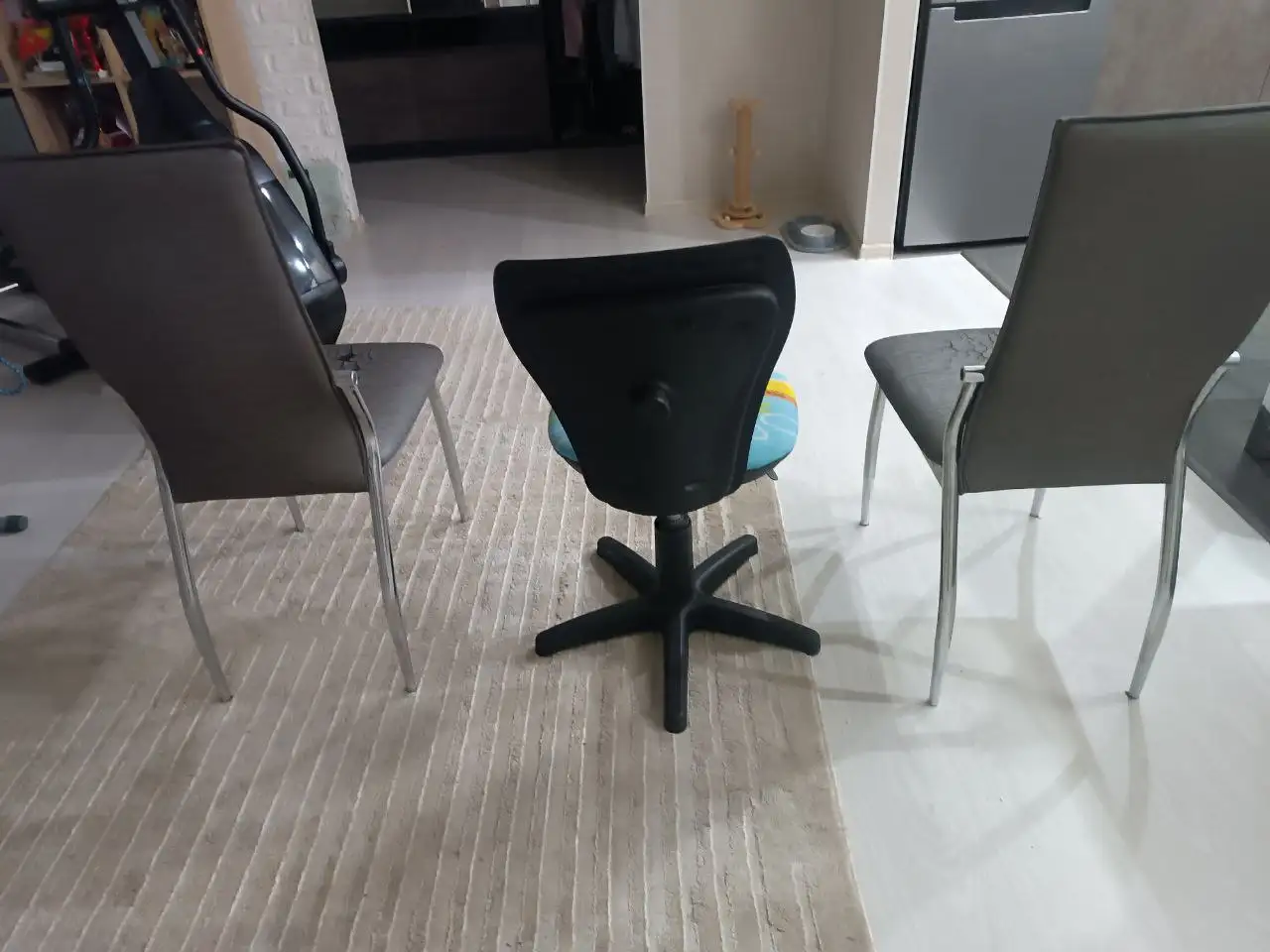 Продаются кухонные и детский стулья - Мебель (Барахолка) в Казань