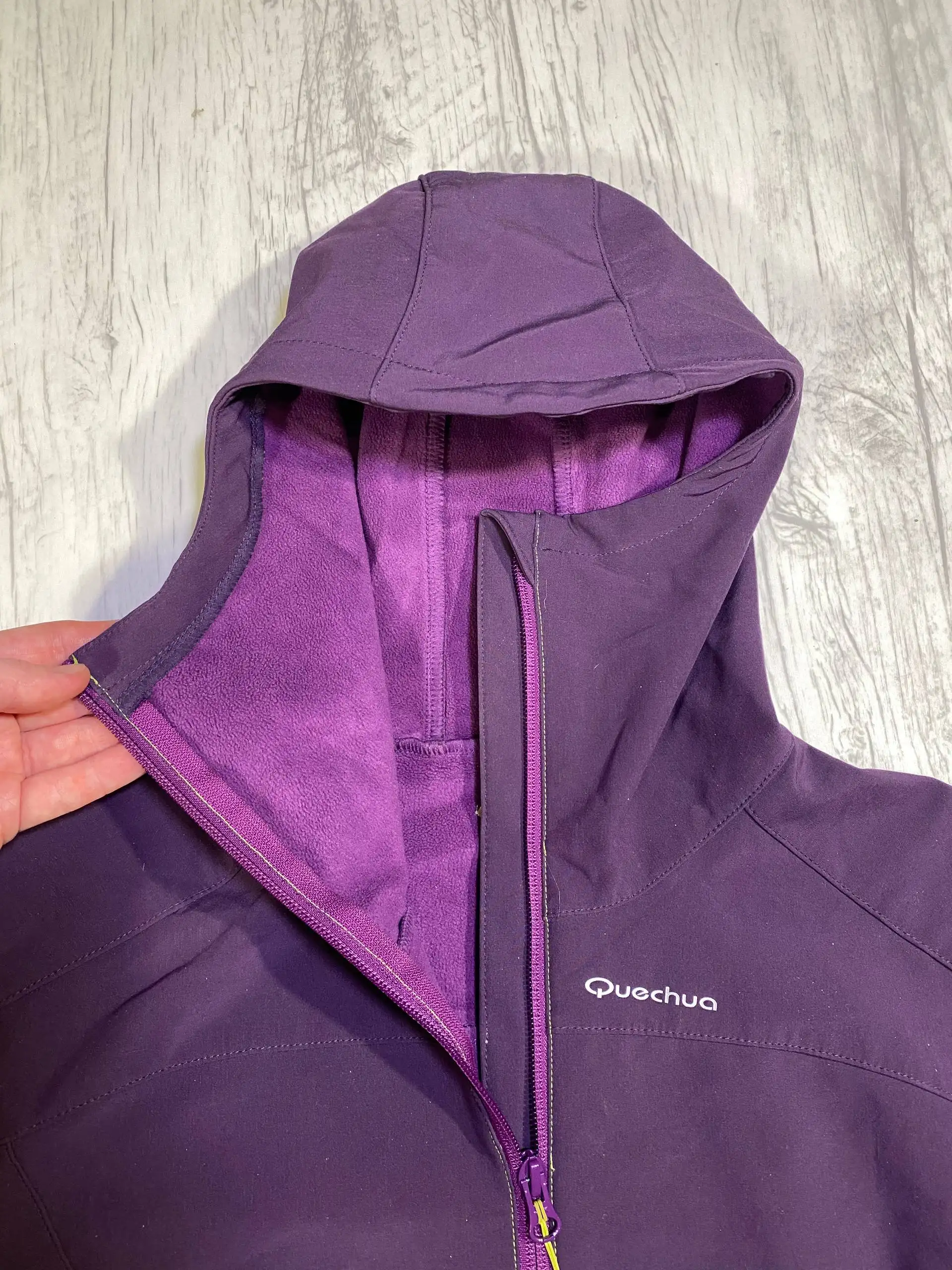 Женская спортивная куртка Quechua Softshell размер М - Спортивная одежда (Одежда) в Казань