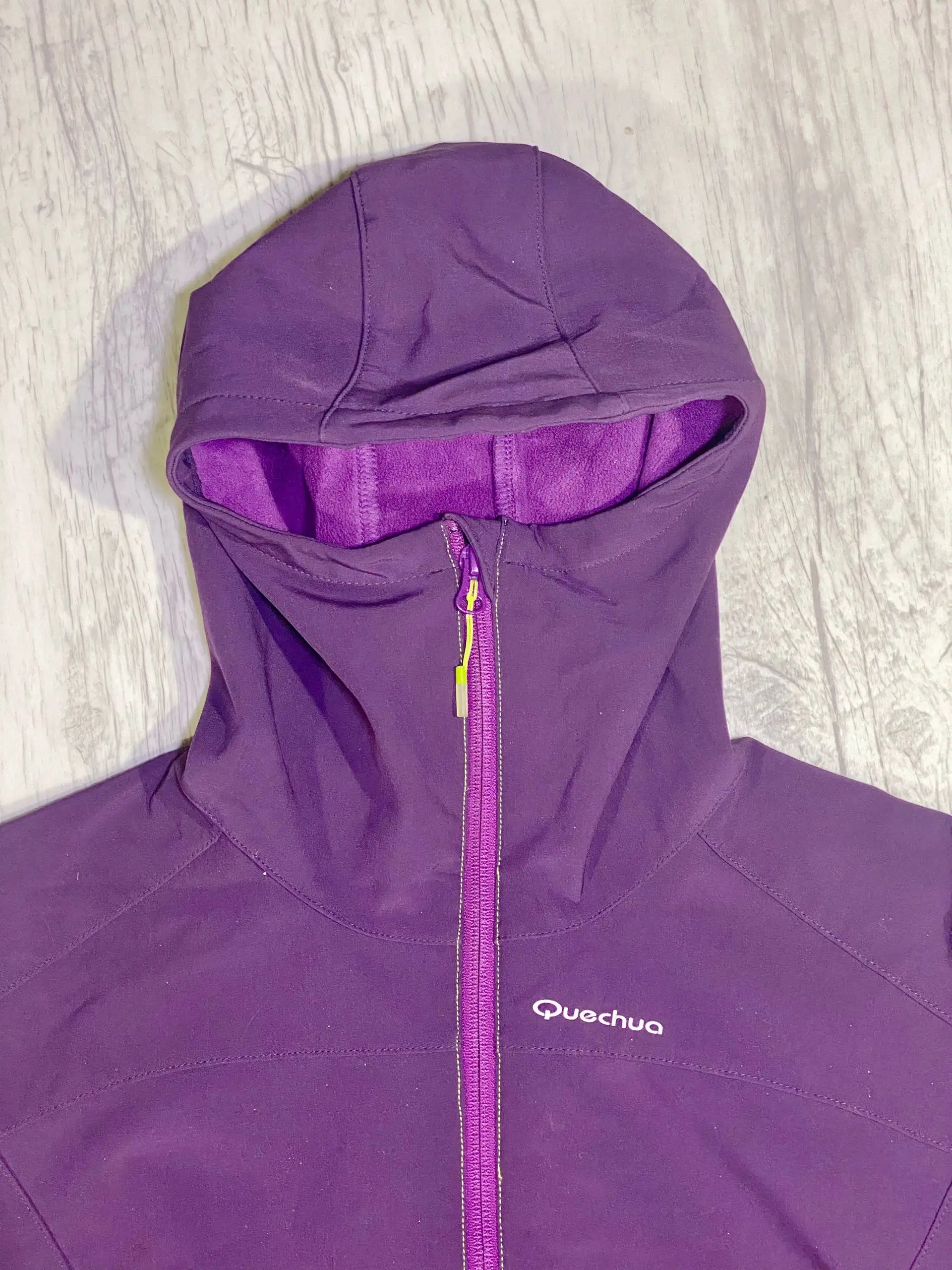 Женская спортивная куртка Quechua Softshell размер М - Спортивная одежда (Одежда) в Казань