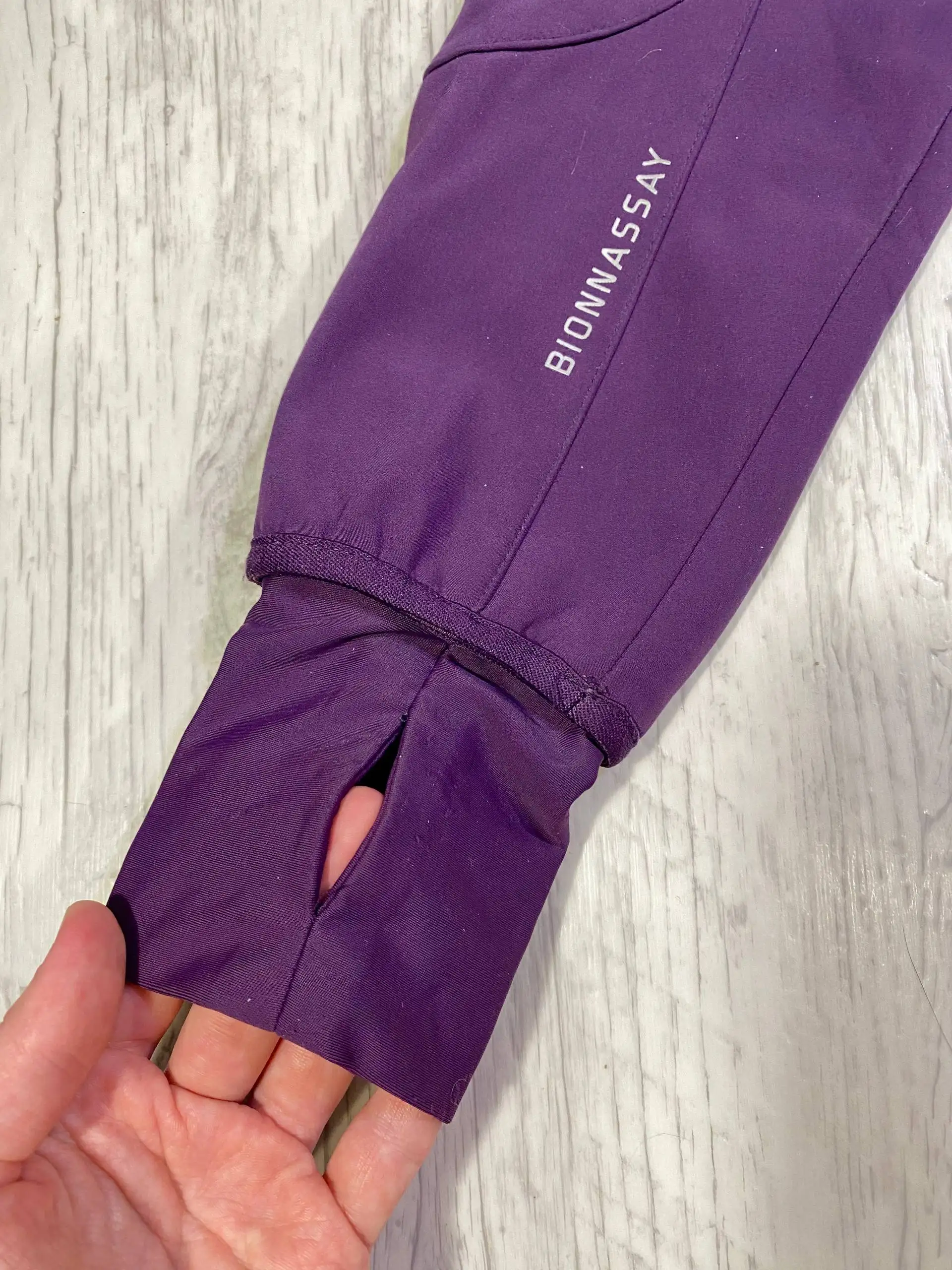 Женская спортивная куртка Quechua Softshell размер М - Спортивная одежда (Одежда) в Казань