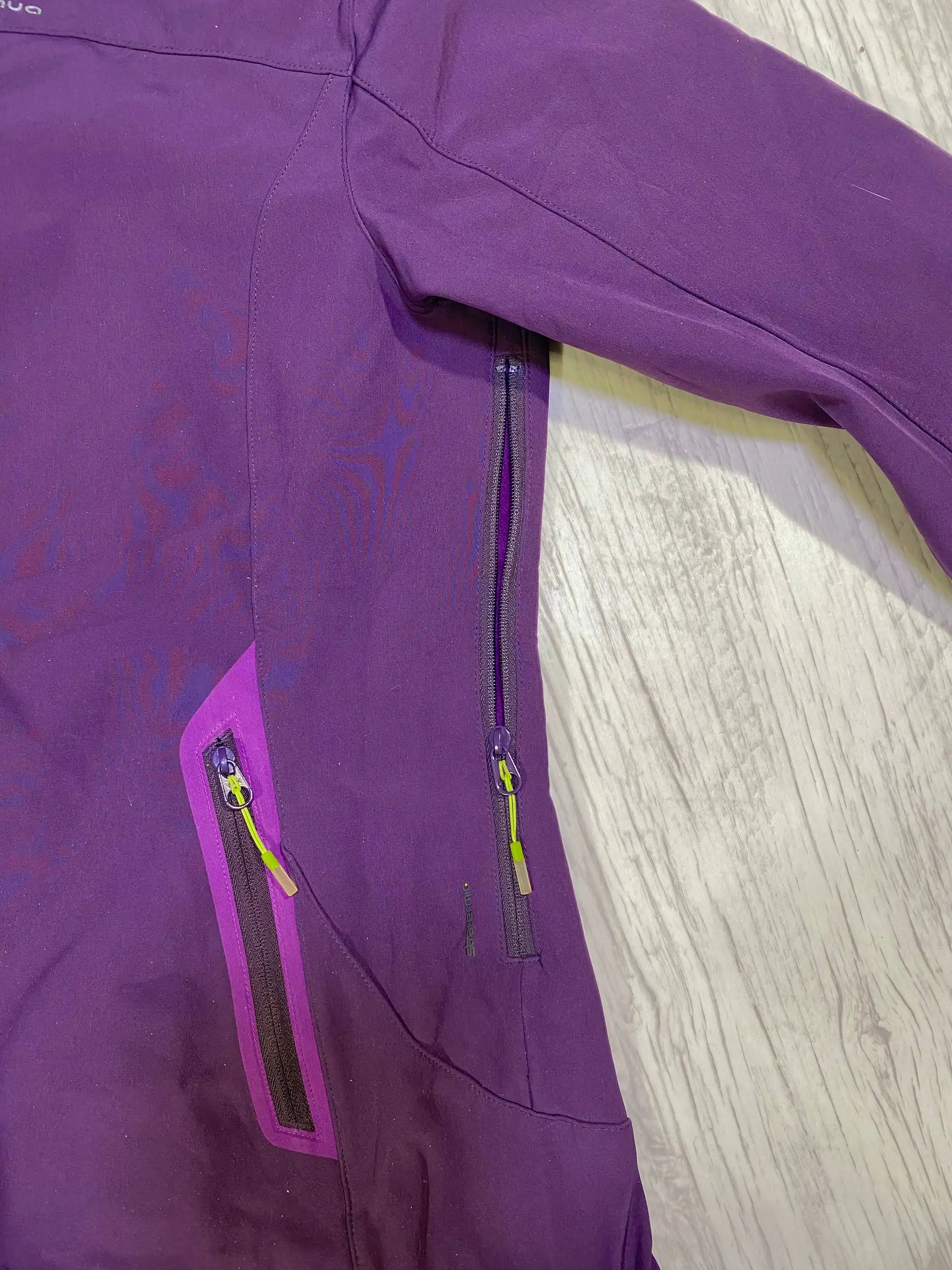 Женская спортивная куртка Quechua Softshell размер М - Спортивная одежда (Одежда) в Казань