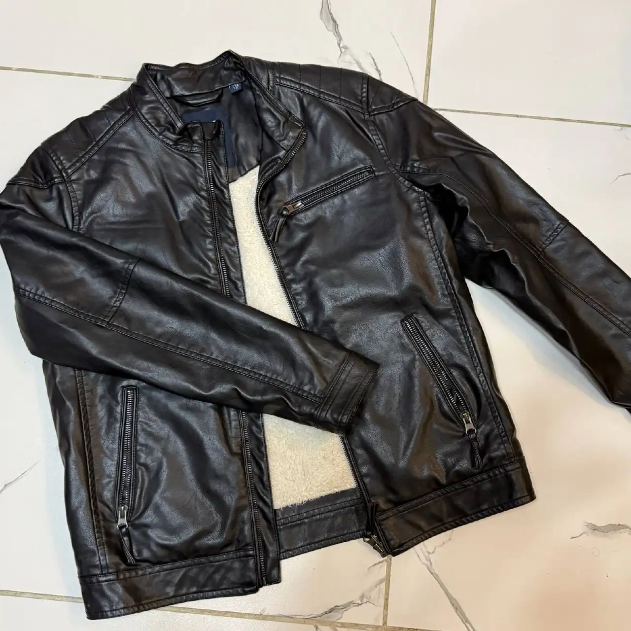 Демисезонная куртка из экокожи для мальчика 152 размера - Детская одежда (Одежда) в Казань