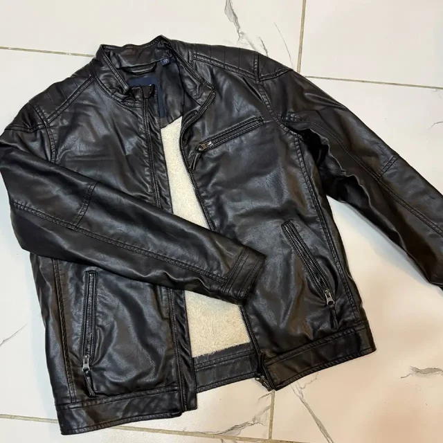 Демисезонная куртка из экокожи для мальчика 152 размера - частное объявление в Казань