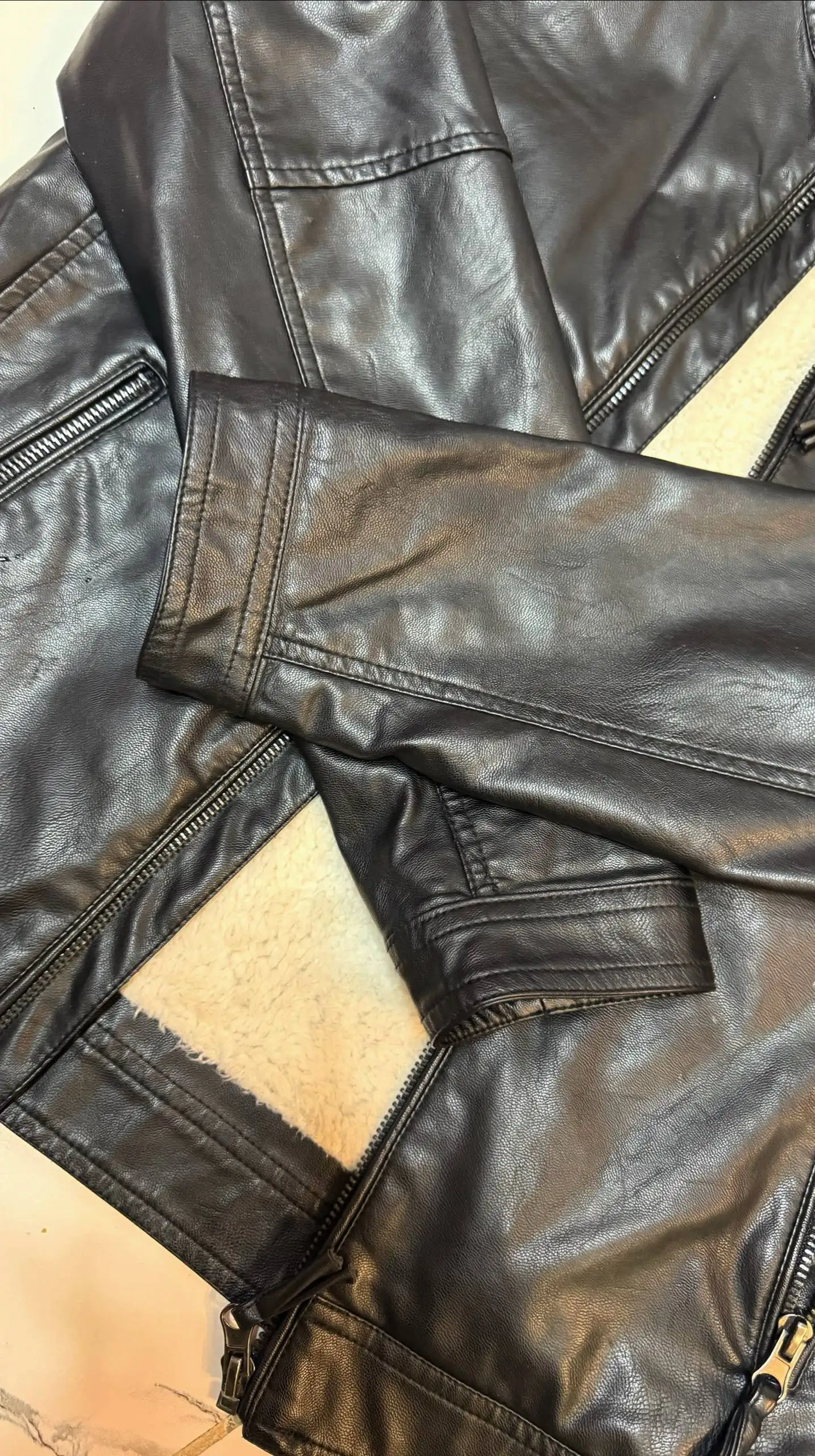 Демисезонная куртка из экокожи для мальчика 152 размера - Детская одежда (Одежда) в Казань