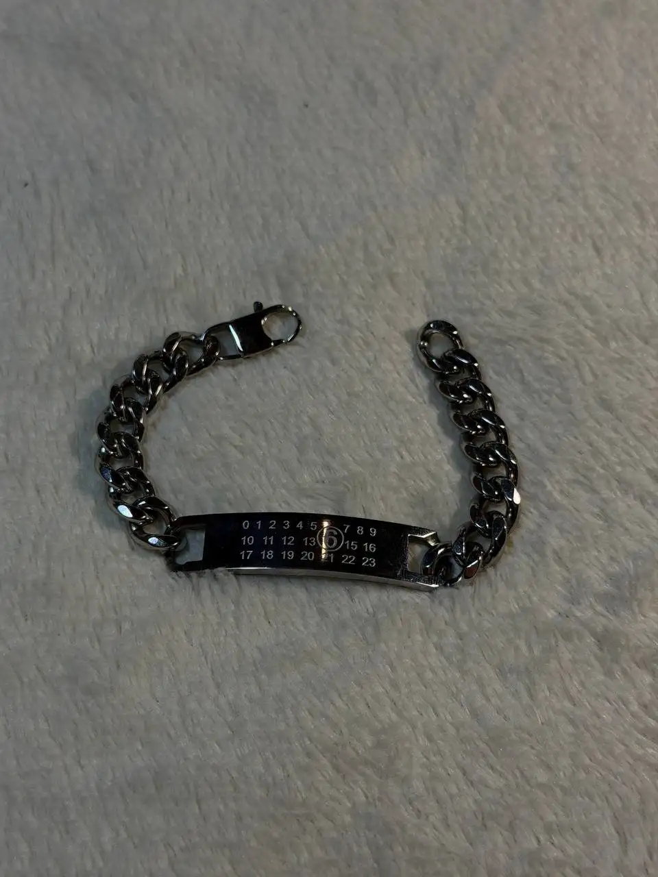 Продам новый браслет Maison Margiela - Аксессуары (Барахолка) в Казань