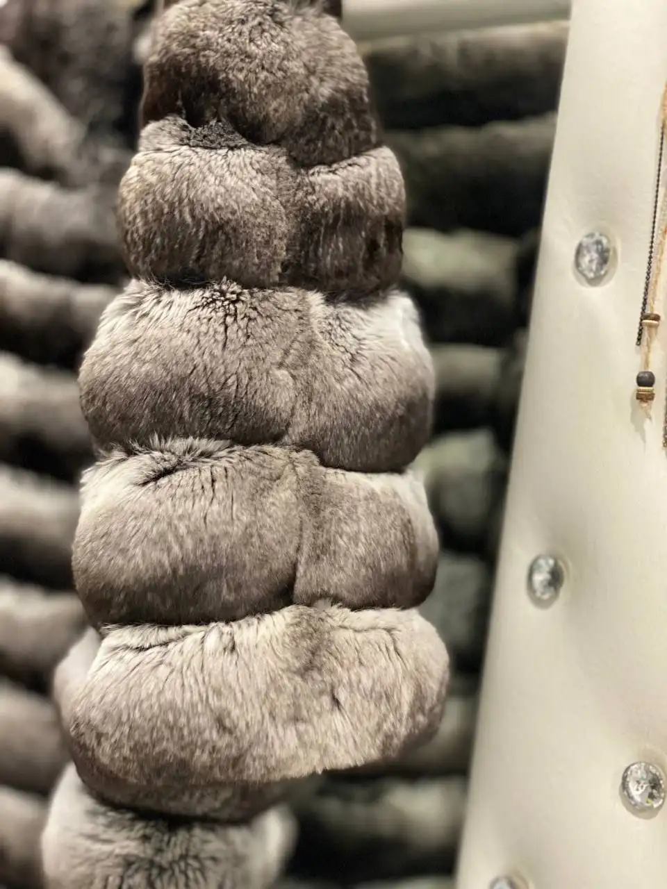 Продажа шубы из шиншиллы серого цвета - Верхняя одежда (Одежда) в Казань