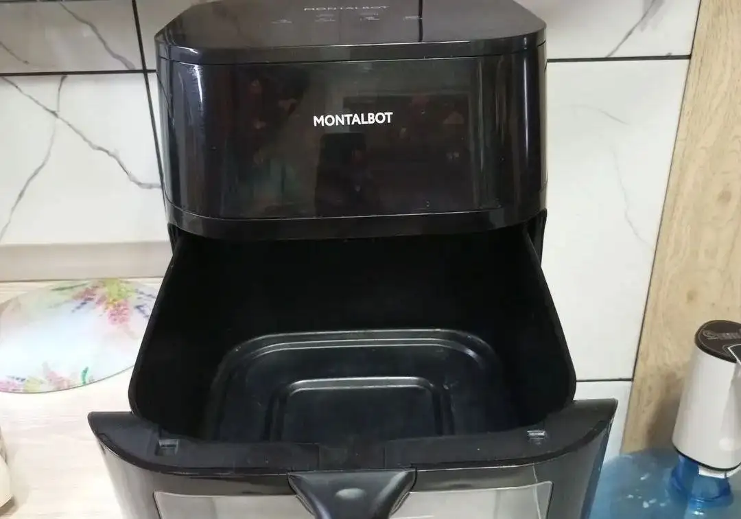 Отдам даром стульчик для кормления, кофеварку, аэрогриль - Барахолка в Казань