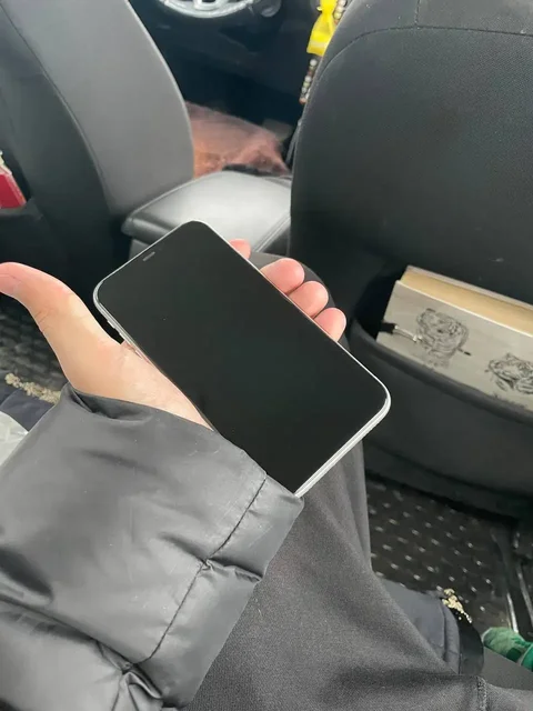 Продам iPhone 11 64 ГБ - Умные часы в Казань