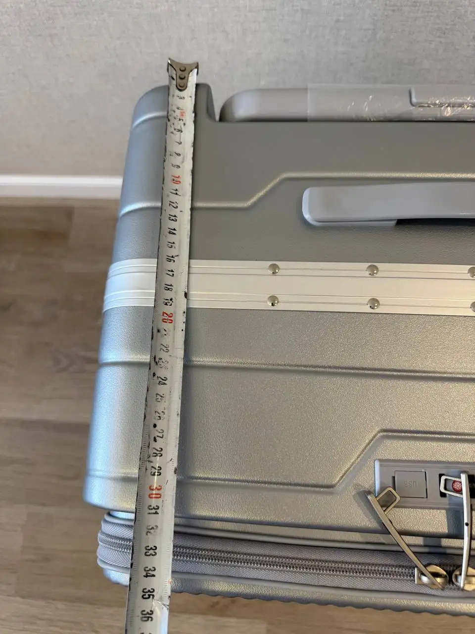 Большой чемодан XL на колесах из поликарбоната - Барахолка в Казань