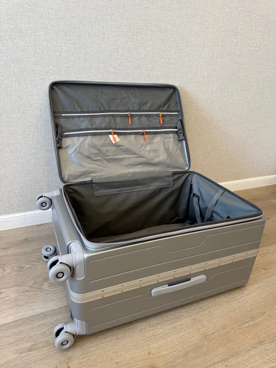 Большой чемодан XL на колесах - Чемоданы (Барахолка) в Казань