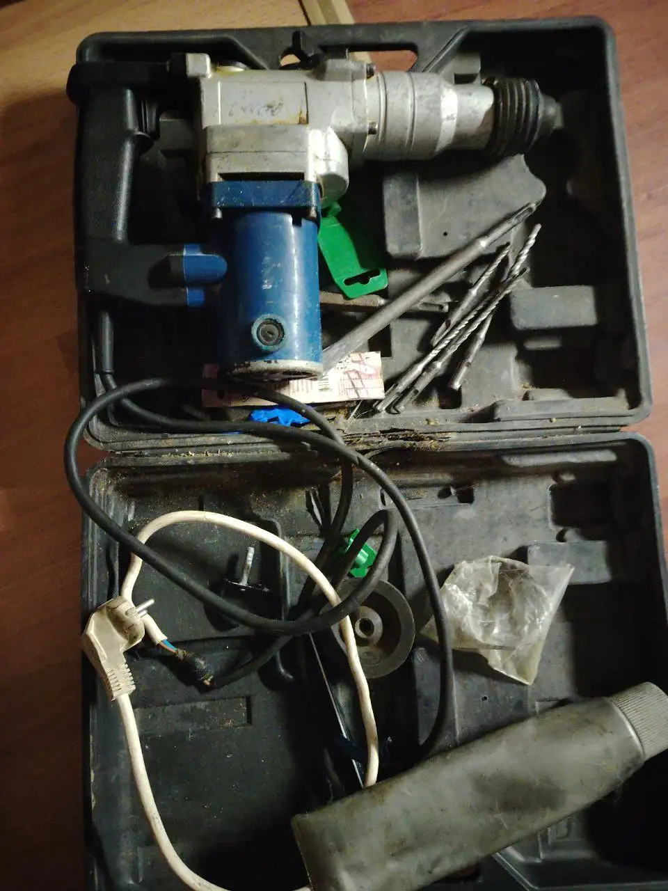 Продам перфоратор - Электроинструменты (Барахолка) в Казань