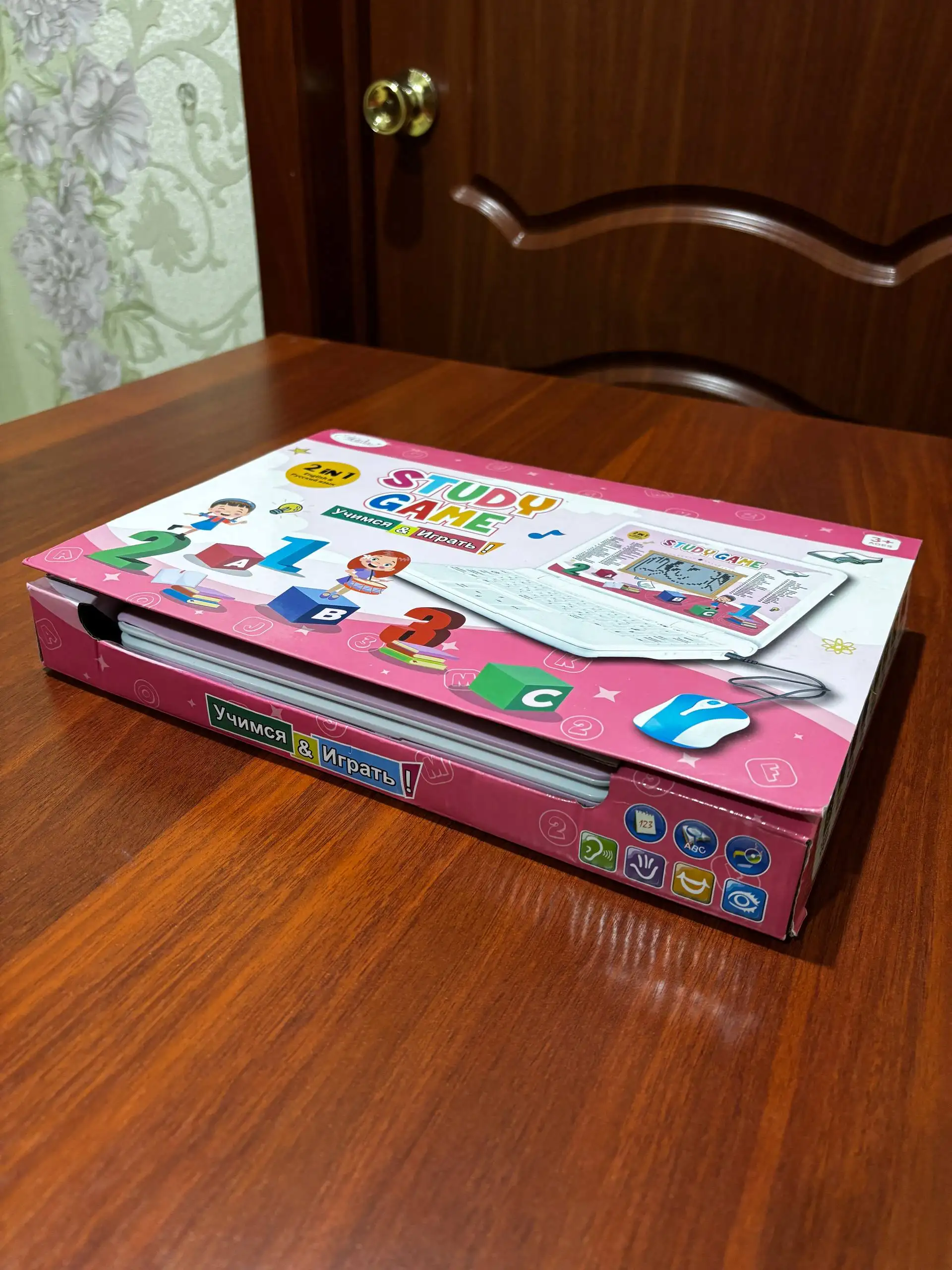 Продам новый детский ноутбук 40 функций - Развивающие игрушки (Товары для детей) в Казань