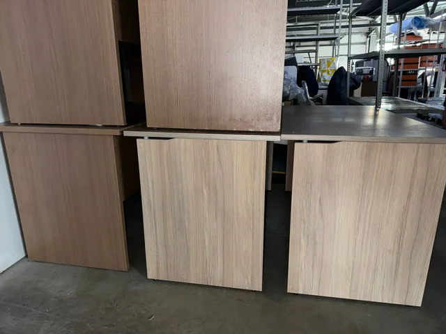 Продажа офисных столов 70x140 см - Холодильники в Казань