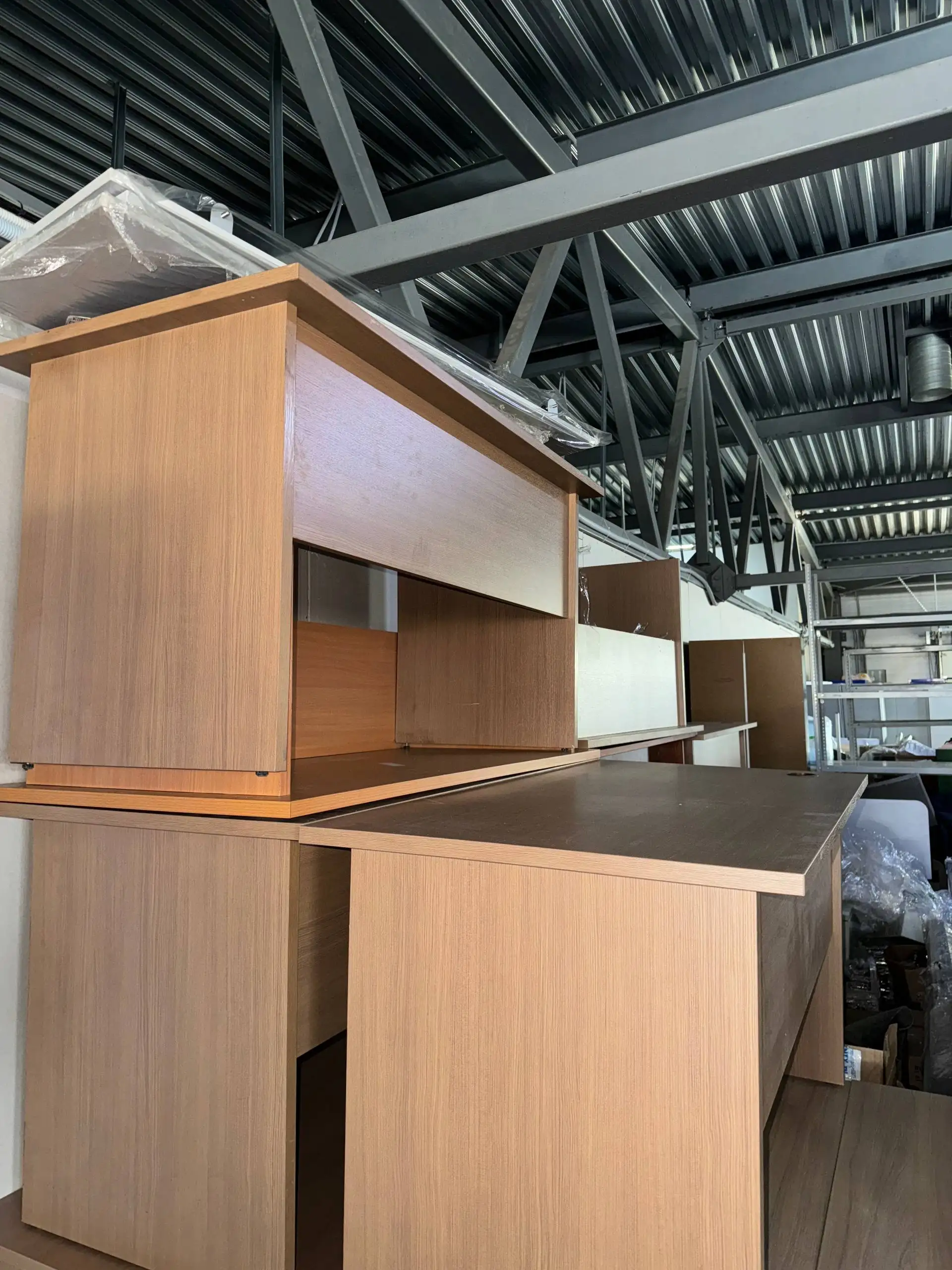 Продажа офисных столов 70x140 см - Мебель (Барахолка) в Казань