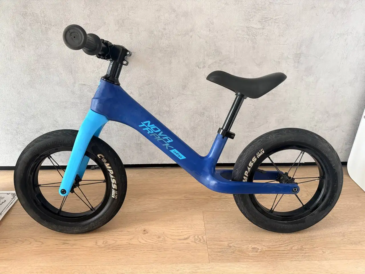 Детский беговел Novatrack 12" Indigo - Беговелы (Товары для детей) в Казань