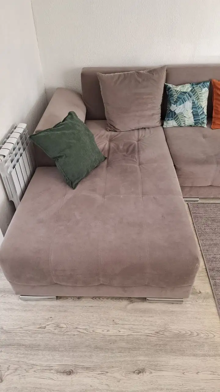 Продам диван с небольшой потертостью - Мебель (Для дома и дачи) в Казань