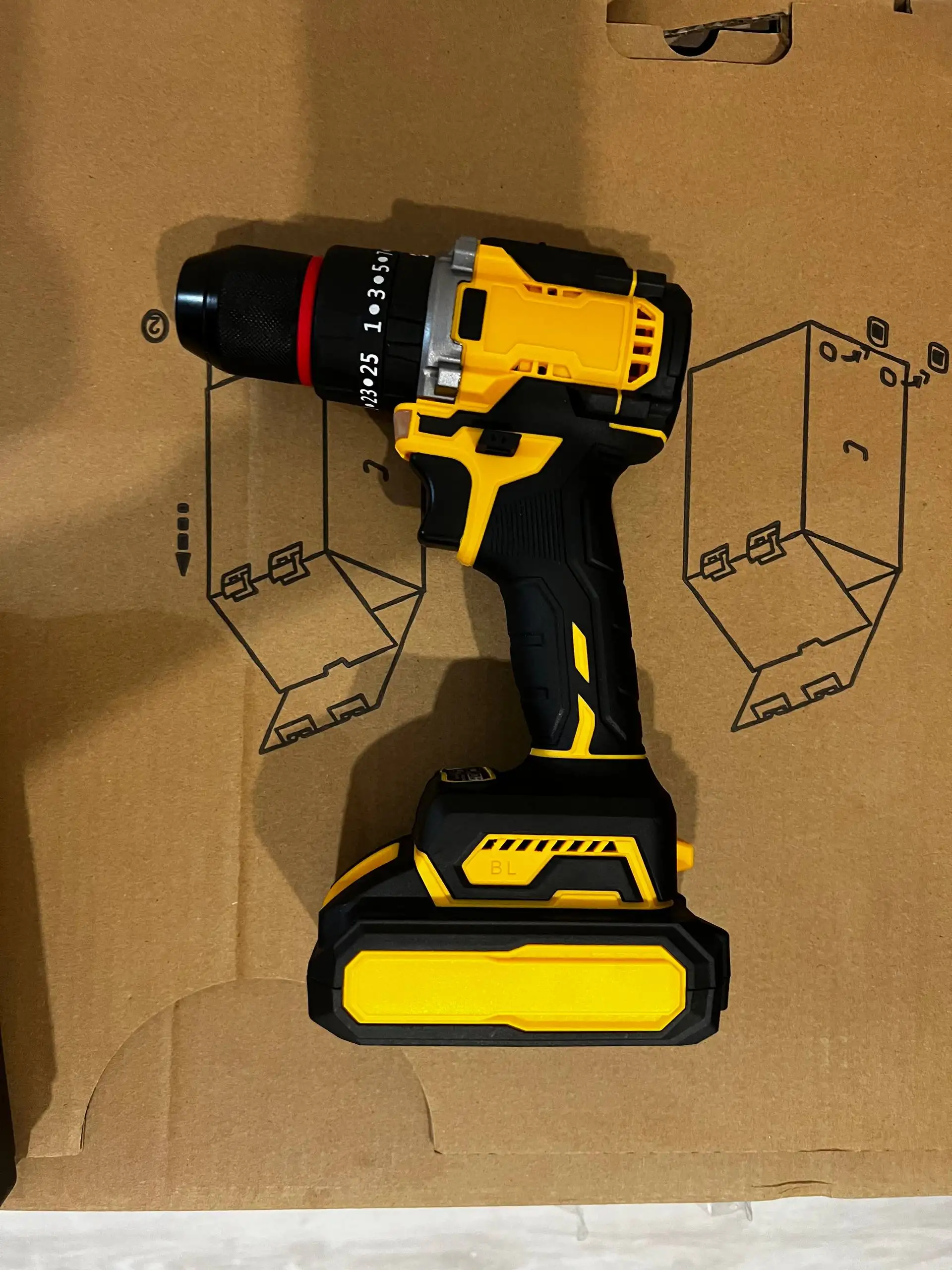 Шуруповерт аккумуляторный безщеточный 21V Dewalt реплика - Инструменты (Барахолка) в Казань