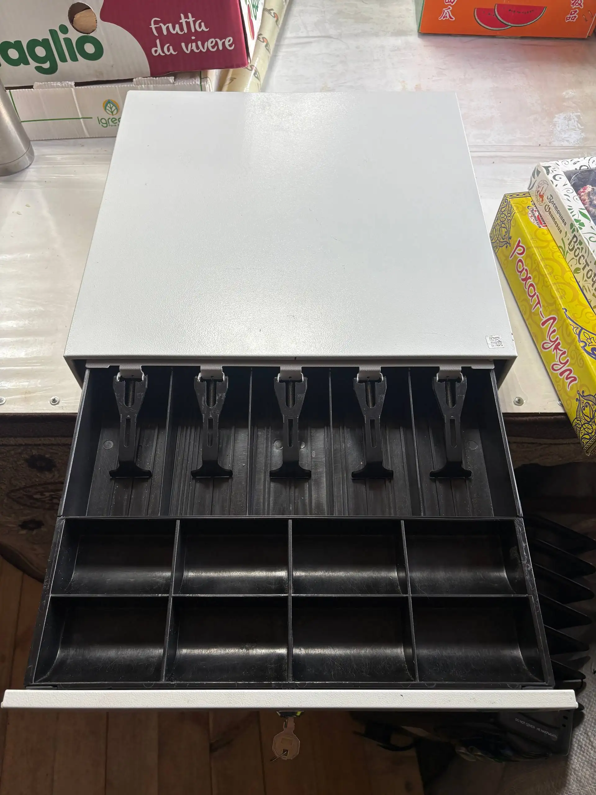 Кассовый ящик 43х43 в отличном состоянии - Кассовая техника (Барахолка) в Казань