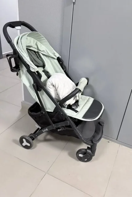 Прогулочная коляска в хорошем состоянии - Игрушки и одежда в Казань