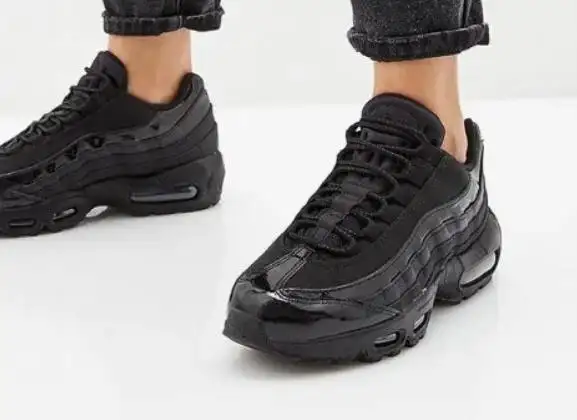 Женские кроссовки Nike AIR MAX 95 черные глянцевые оригинал - Обувь (Одежда) в Казань