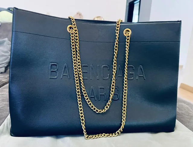 Сумка-тоут Balenciaga из телячьей кожи, новая - Футболки/поло в Казань