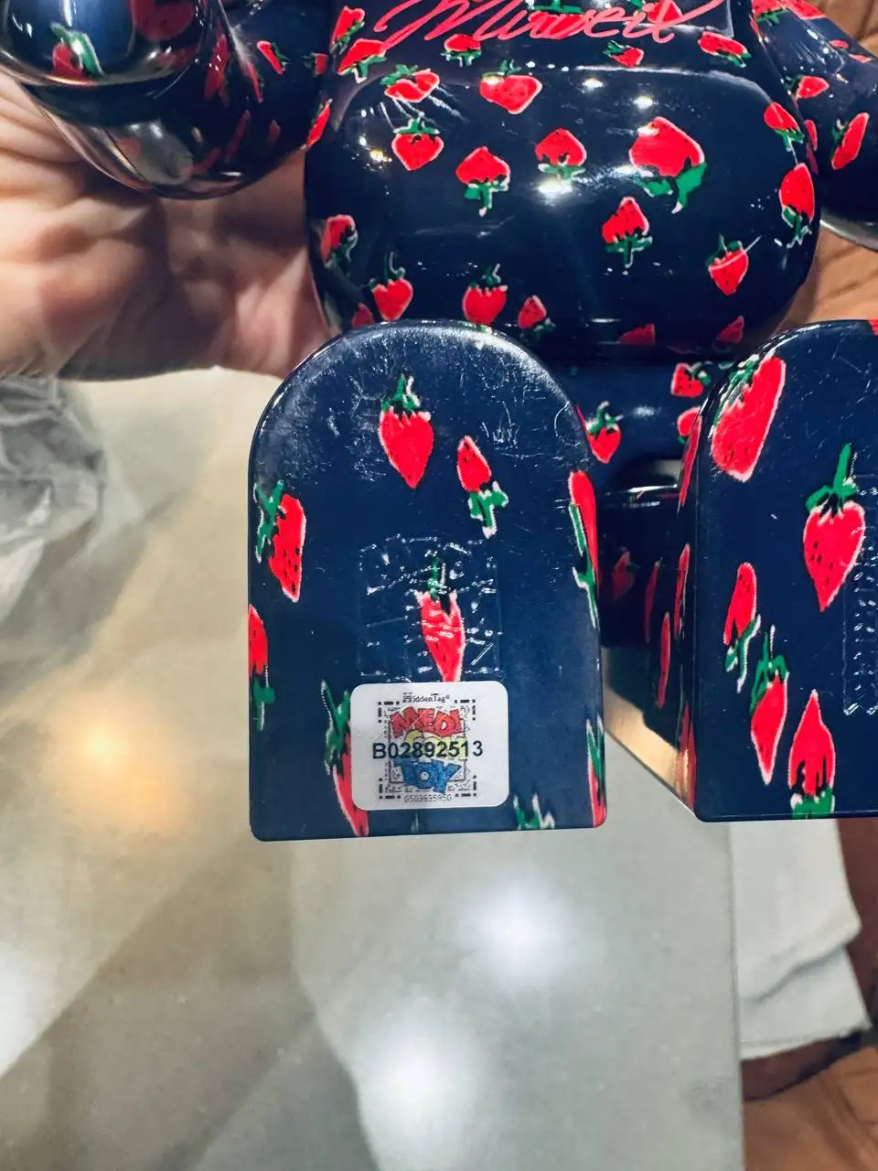 Bearbrick Medicom Toy Muveil Strawberry 400% и 100% - Коллекционные фигурки (Хобби и отдых) в Казань