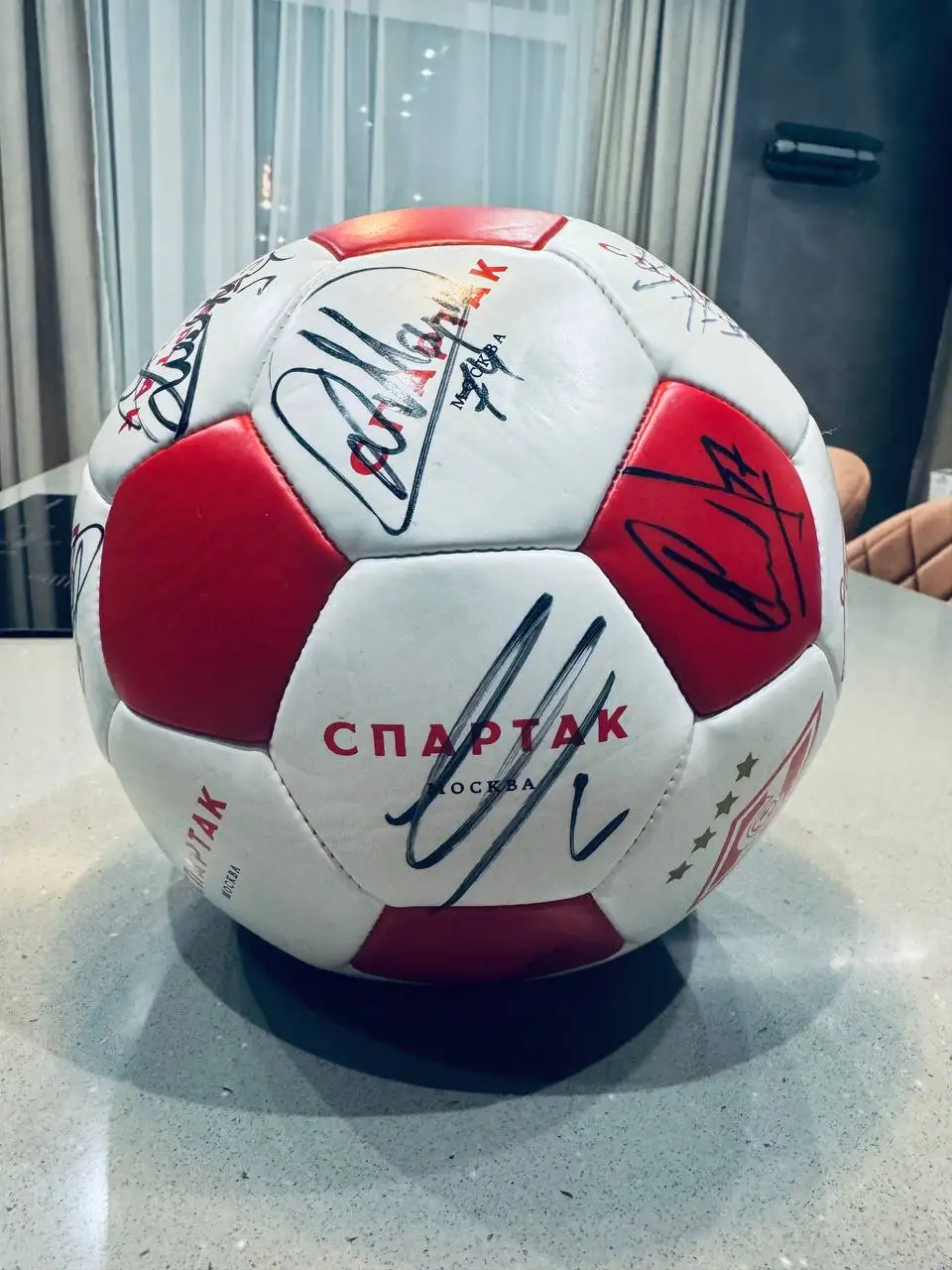 Футбольный мяч с автографами футболистов Спартак Москва 2019-2020 - Спортивные сувениры (Хобби и отдых) в Казань