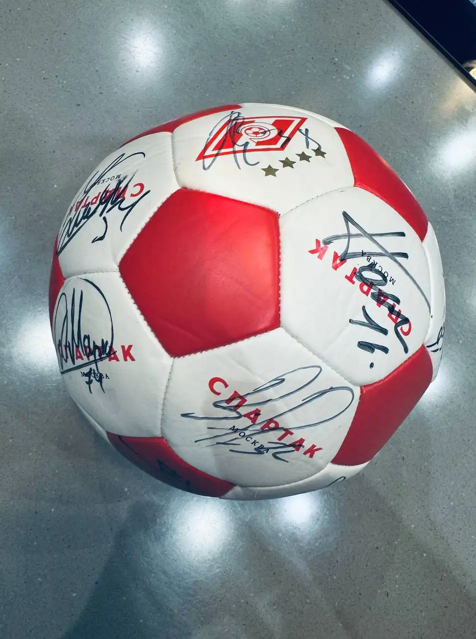 Футбольный мяч с автографами футболистов Спартак Москва 2019-2020 - Спортивные сувениры (Хобби и отдых) в Казань