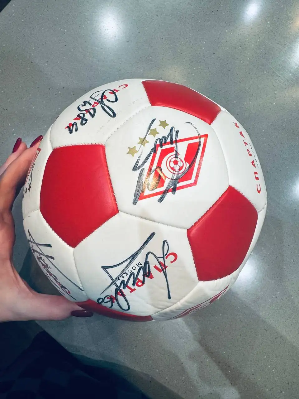 Футбольный мяч с автографами футболистов Спартак Москва 2019-2020 - Спортивные сувениры (Хобби и отдых) в Казань