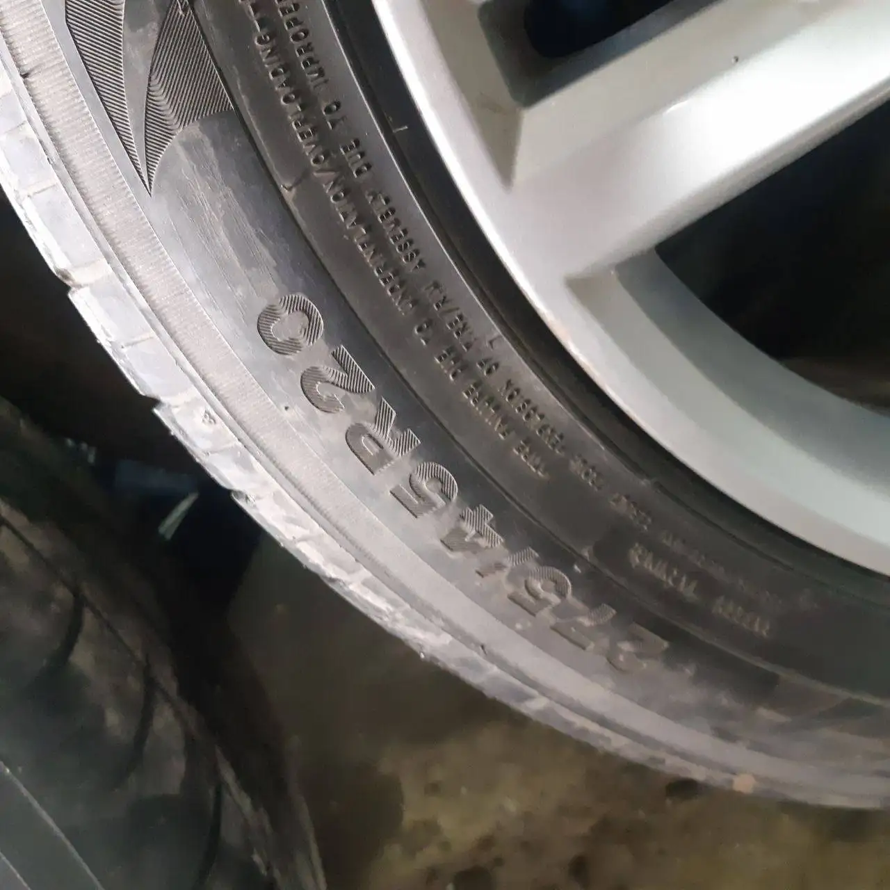 Продам летнюю резину R20 275/45 2021 года - Шины (Запчасти) в Казань