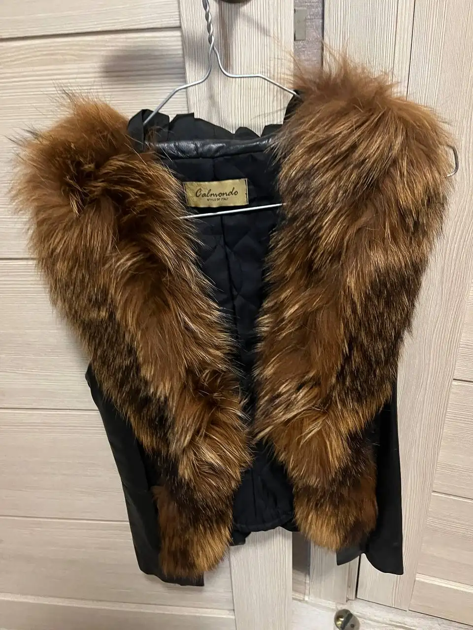 Жилетки, шубы натуральный мех и кожа, пуховик фирмы classna - Верхняя одежда (Одежда) в Казань