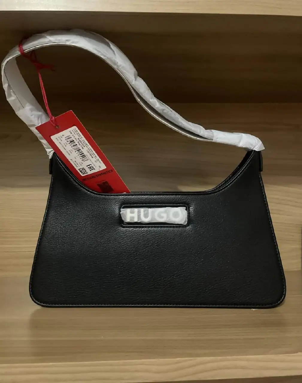 Продам новую сумку HUGO BOSS с подарочной коробкой - Сумки (Одежда) в Казань