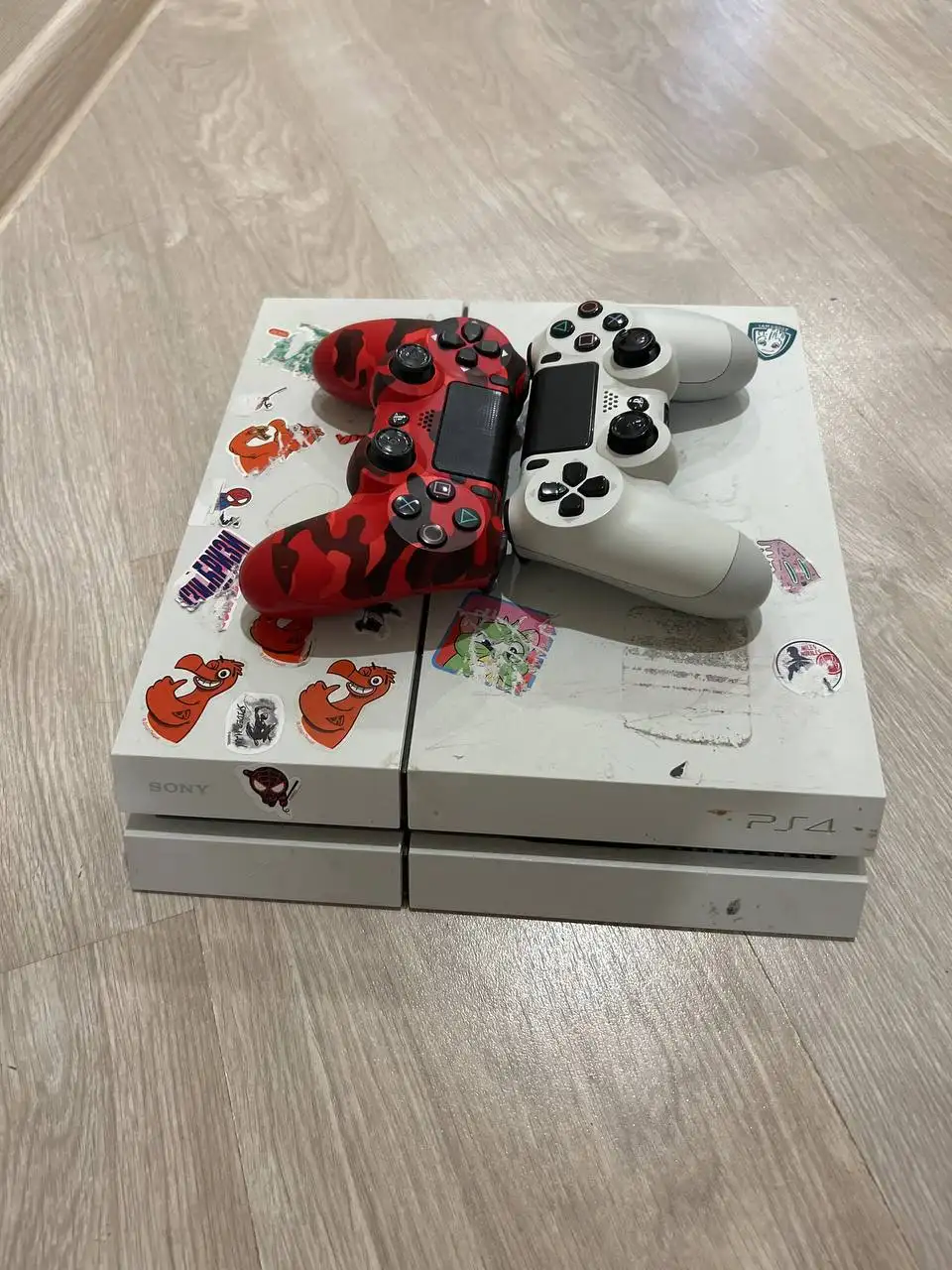 Продам PlayStation 4 с играми и геймпадами - Игровые приставки (Электроника) в Казань