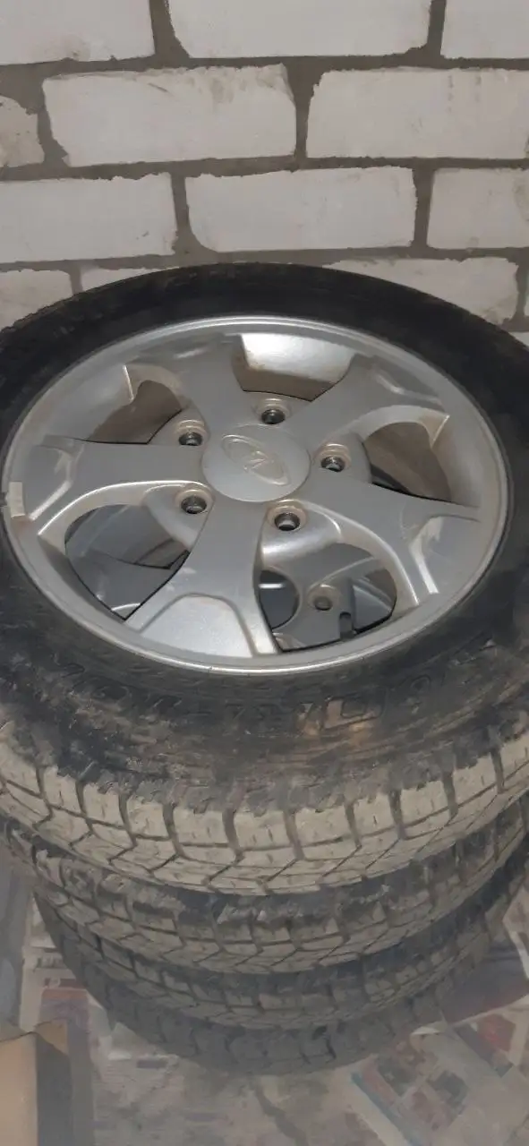 Продам комплект на Ниву 185/75/16 на литье с запаской - Шины и диски (Запчасти) в Казань