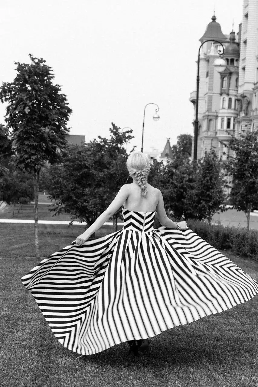 Эффектное платье с корсетным верхом и асимметричной макси-юбкой - Платья (Одежда) в Казань