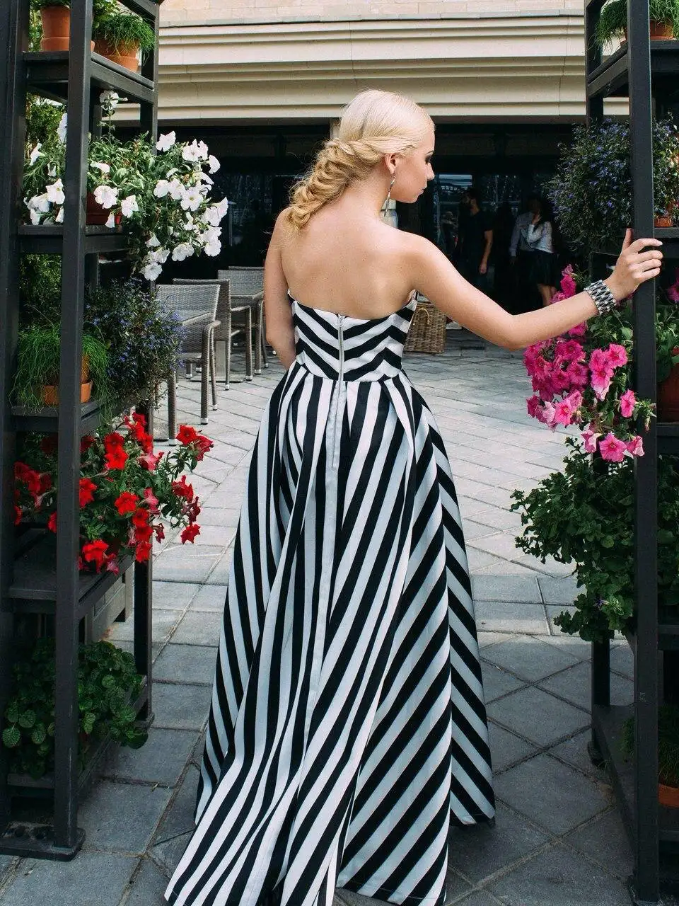 Эффектное платье с корсетным верхом и асимметричной макси-юбкой - Платья (Одежда) в Казань