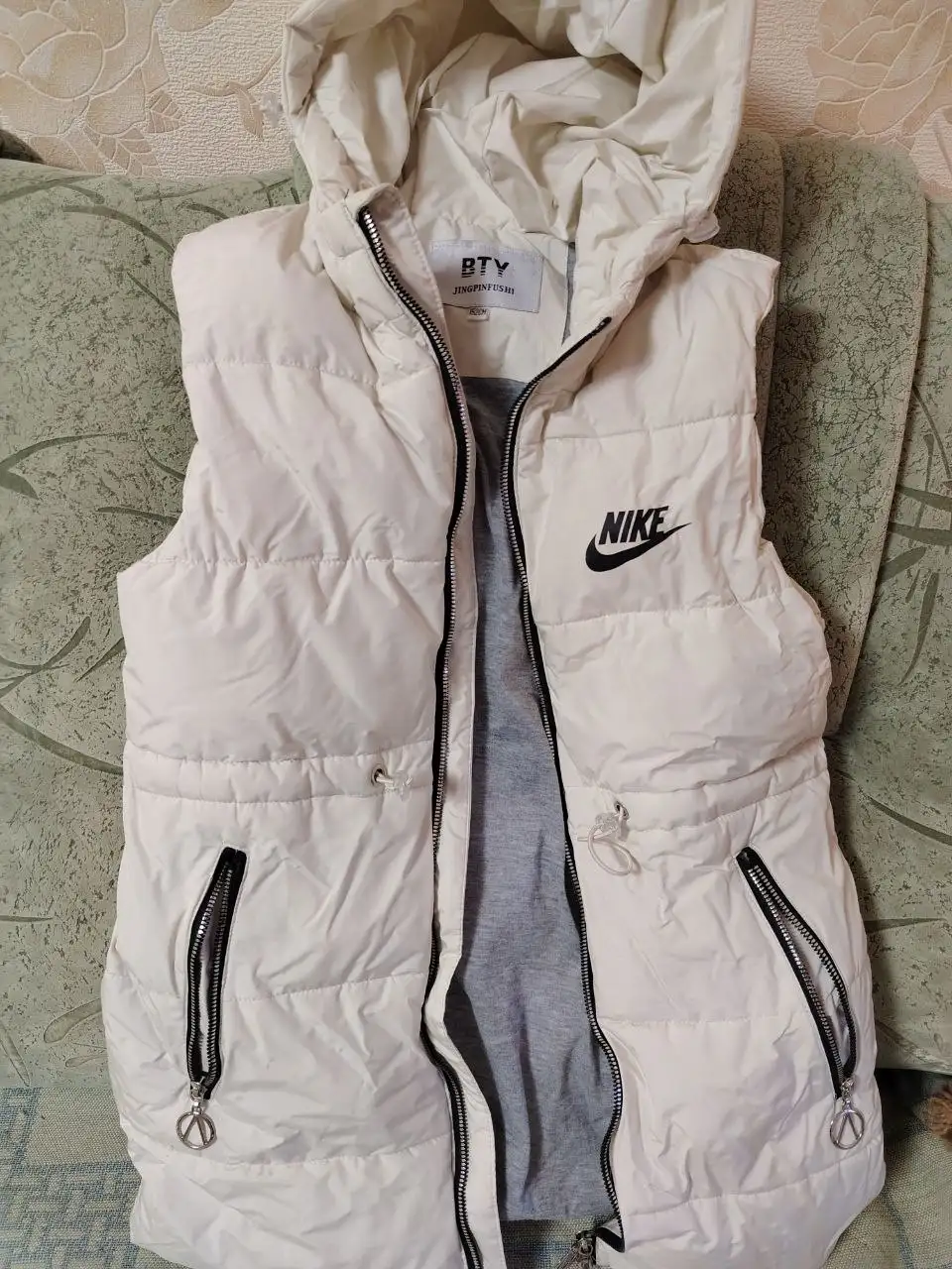 Жилет и одежда разных размеров - Верхняя одежда (Одежда) в Казань