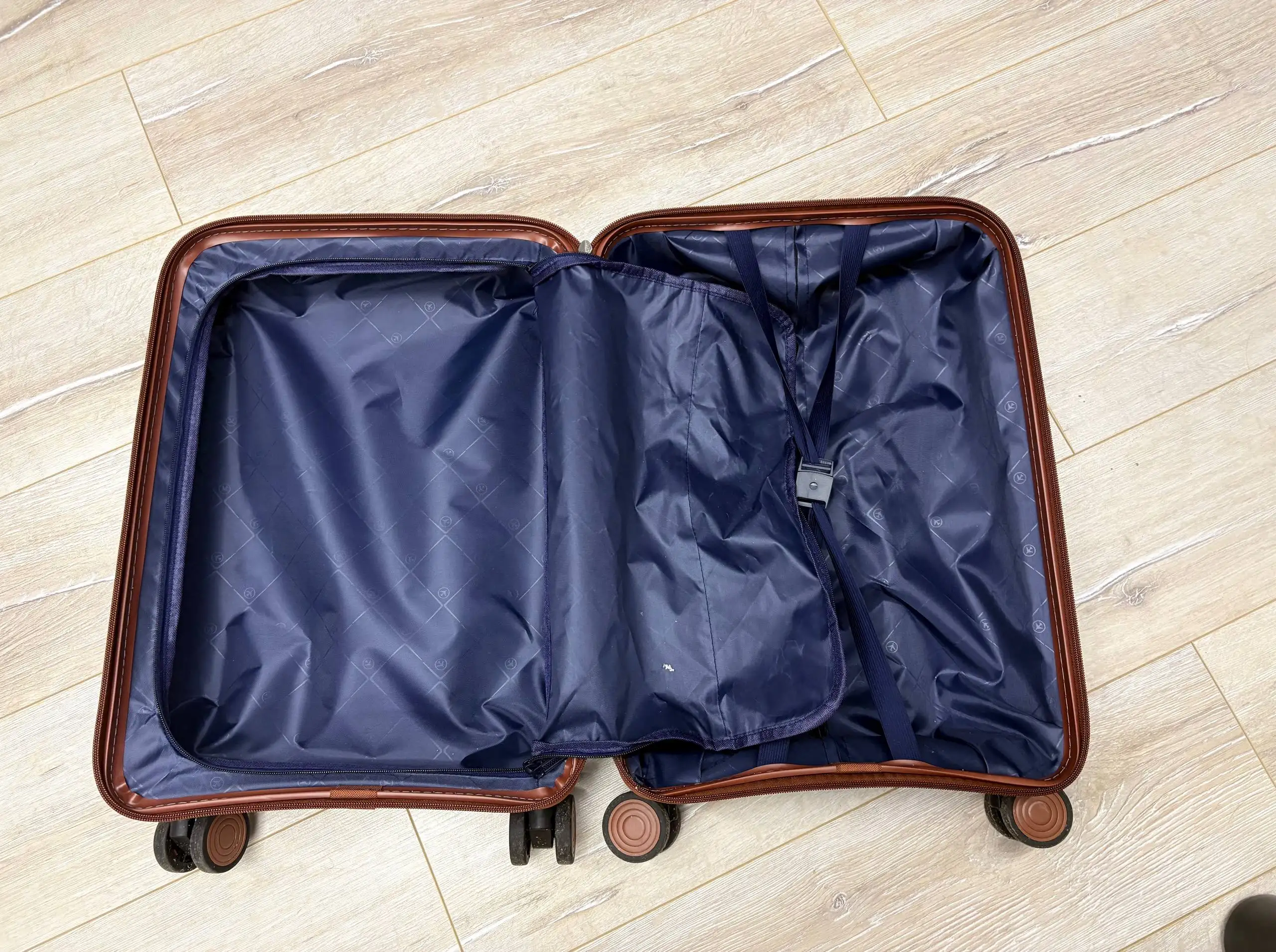 Продам мужские джинсы и ботинки - Мужская одежда и обувь (Одежда) в Казань