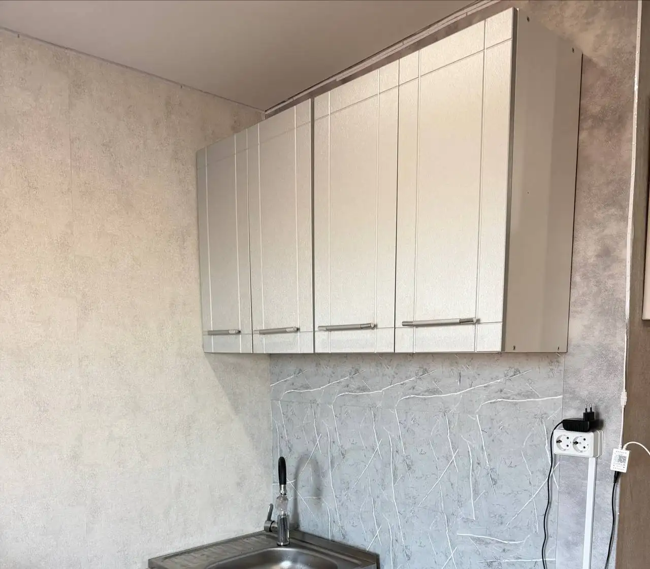 Продажа двух навесных шкафов - Мебель (Для дома и дачи) в Казань