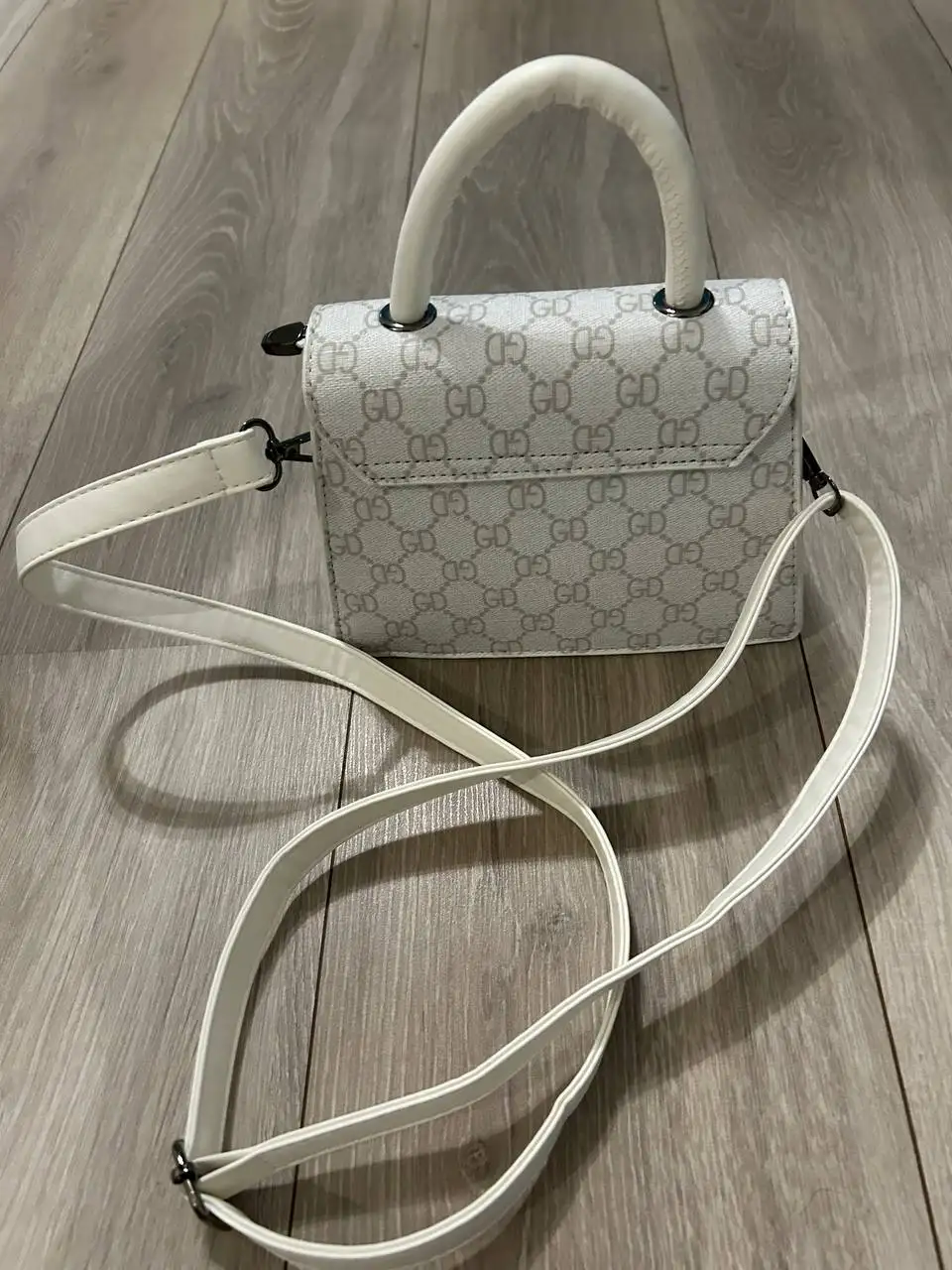 Продам женскую сумочку - Сумки и аксессуары (Одежда) в Казань