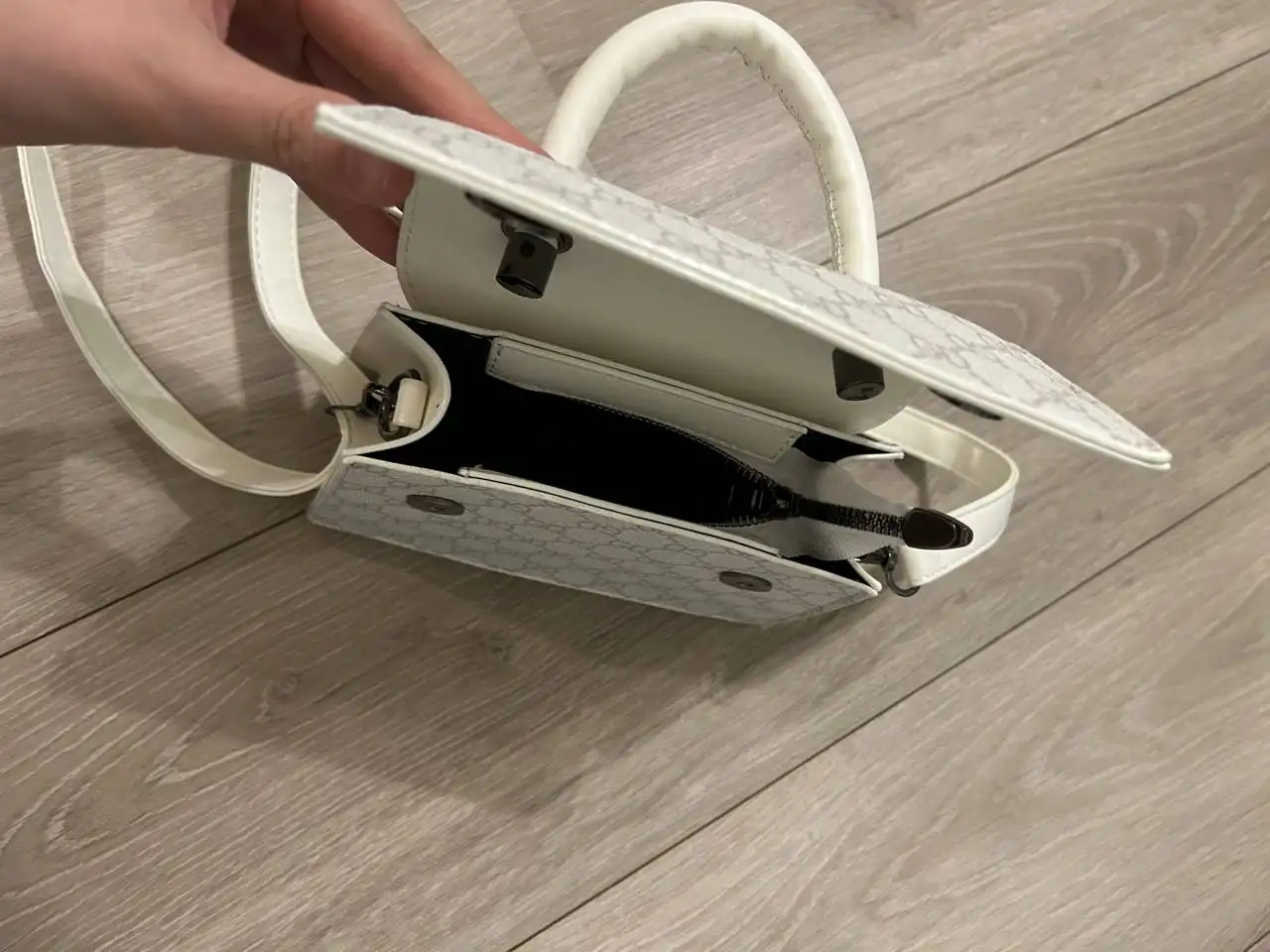 Продам женскую сумочку - Сумки и аксессуары (Одежда) в Казань