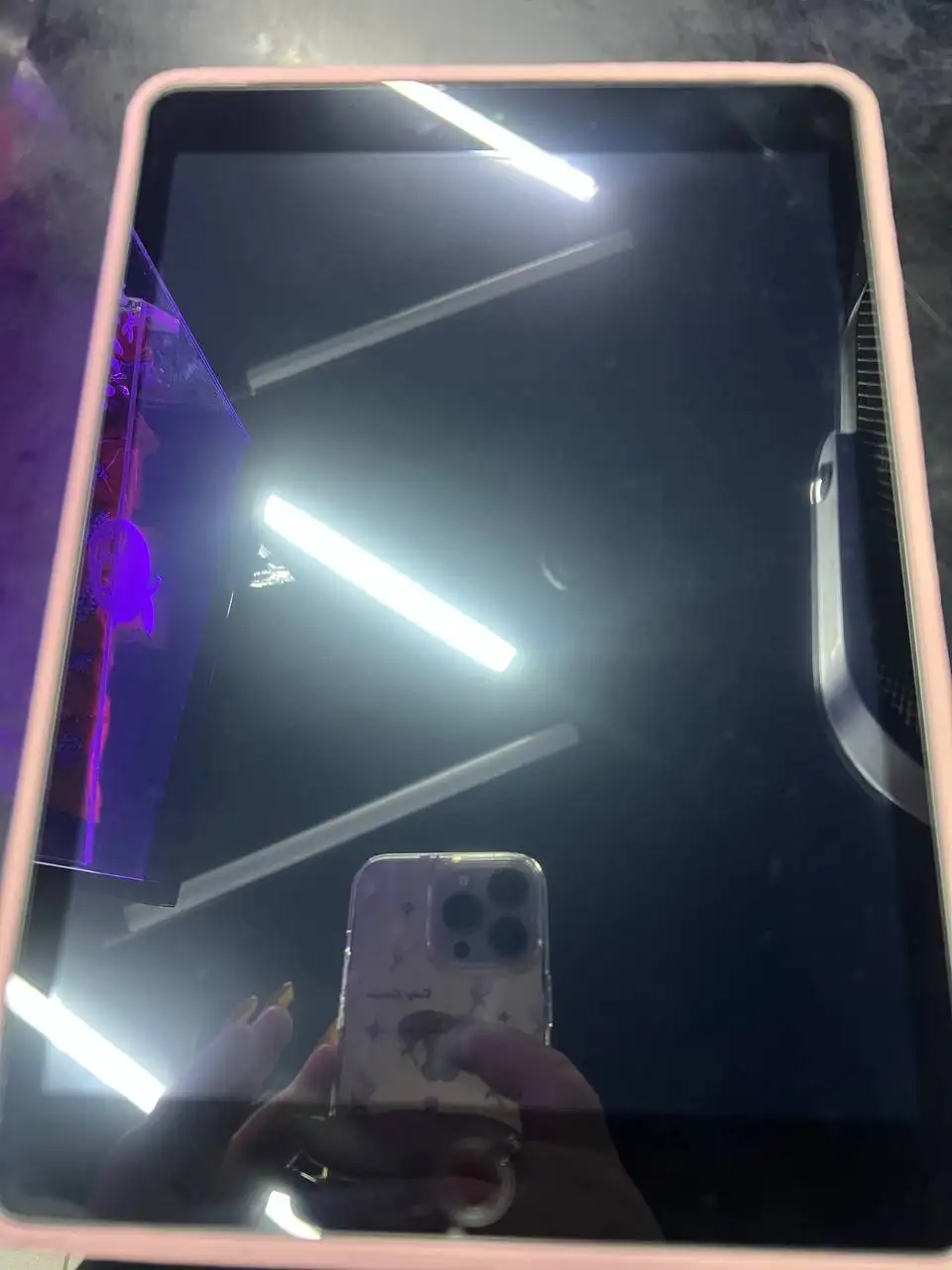 Айпад 8 поколения с трещиной на защитном стекле - Планшеты (Электроника) в Казань