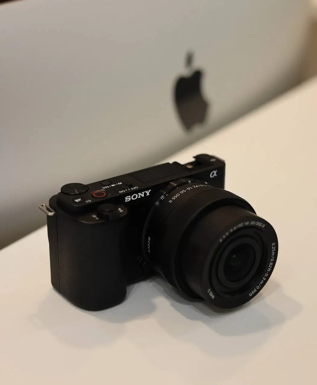 Камера Sony ZV-E10 с объективом и вспышкой - Фототехника (Электроника) в Казань