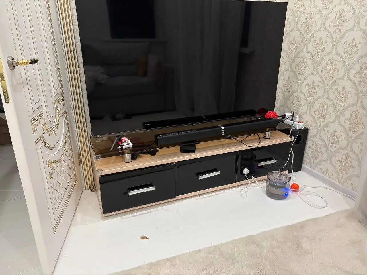 Продажа лазерного гравировщика, ели искусственной, сумки Gucci, тумбы, обуви и чаши - Барахолка в Казань