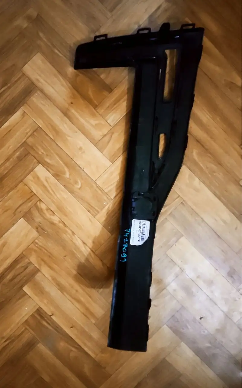 Запчасти для Москвич 3: кронштейн, молдинг, накладка бампера - Кузовные детали (Запчасти) в Казань