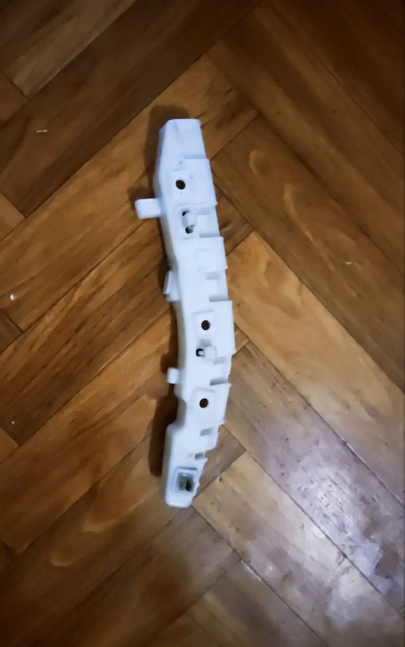 Запчасти для Москвич 3: кронштейн, молдинг, накладка бампера - Кузовные детали (Запчасти) в Казань